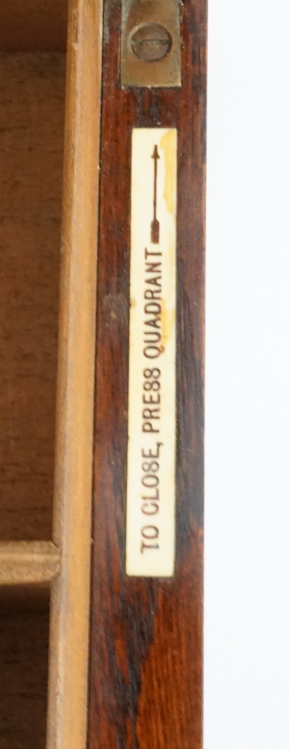 Somerset Light Infantry. A George V Sergeants Mess oak cigar box
